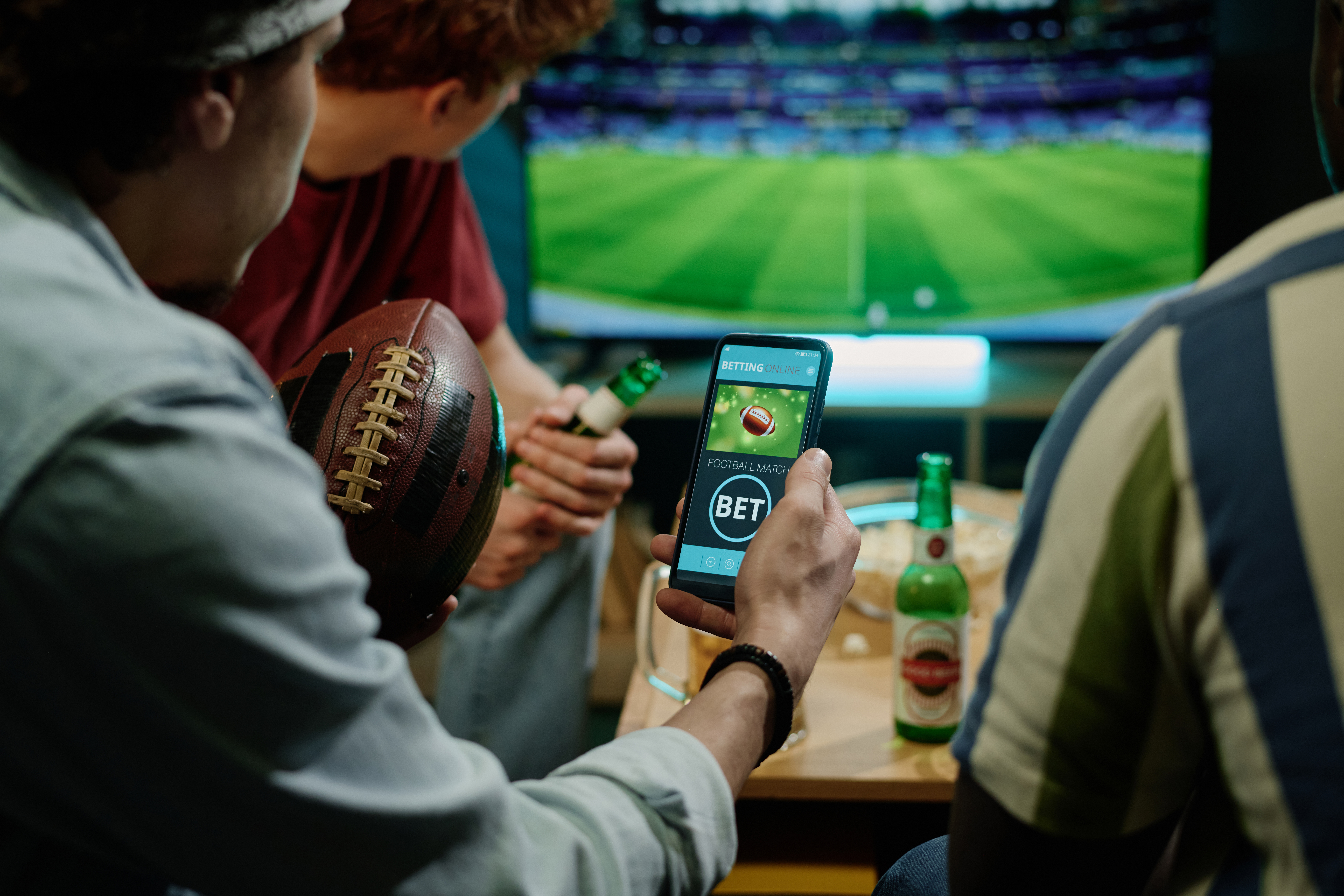 Real-Time Play: Live-Synced Mobile Contests for Sports Fans