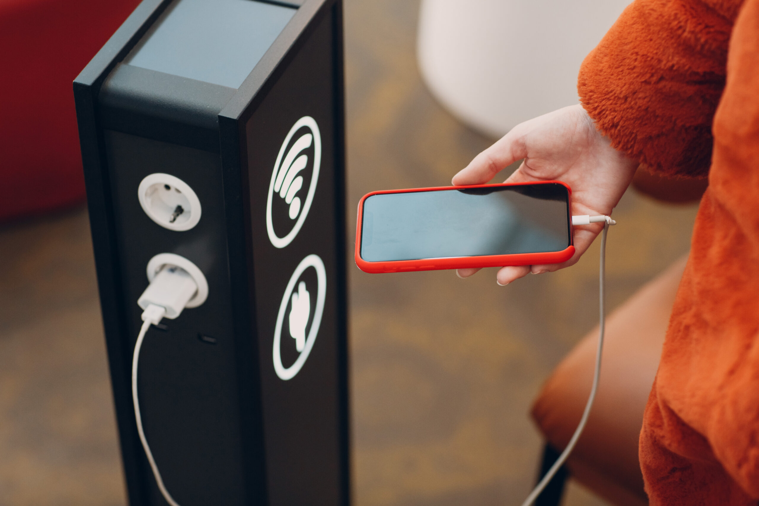 Improving customer convenience while they wait using Smart Charging Station apps.